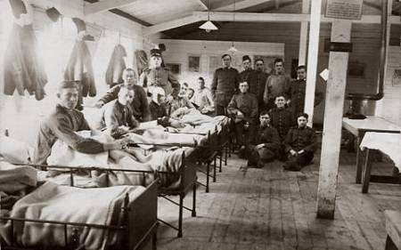 Een voorbeeld van een Nederlandse militaire barak ten tijde van de mobilisatie 1914/18. 